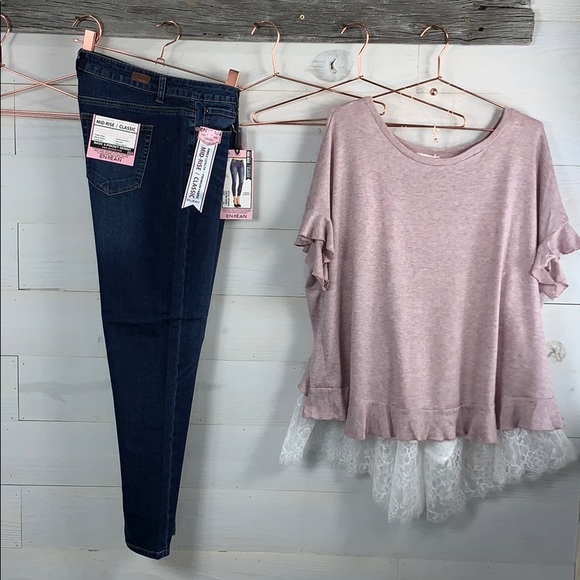 Curvy Fit, Mid Rise Classic Stone Wash Ankle Jean. - Picture 4 of 8